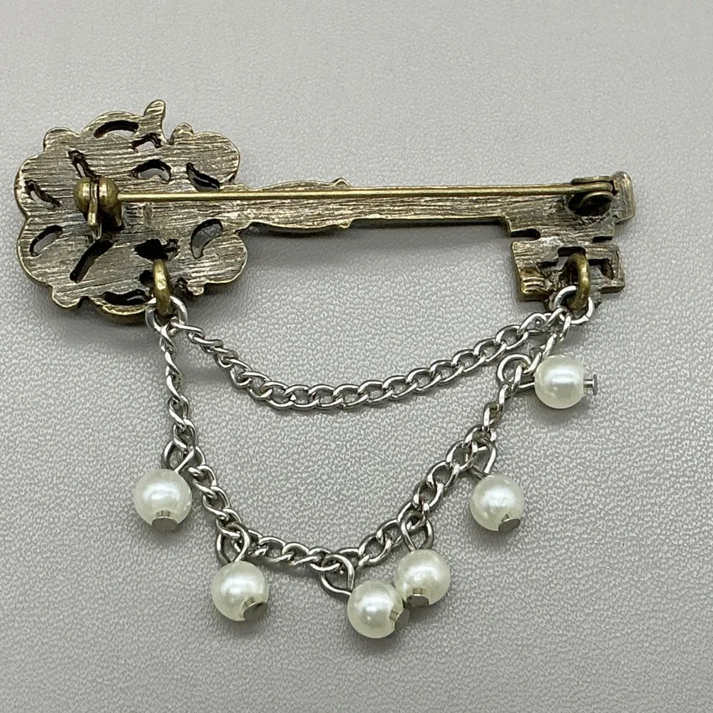 Vintage Key Brooch Pin Women Gold Silver Faux Pearl Dangle Chain Steampunk Style